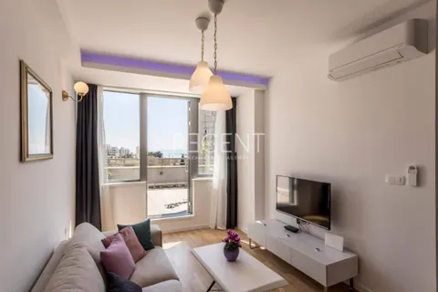 Split, Žnjan - Luksuzan dvosoban penthouse 70 m2 sa terasom