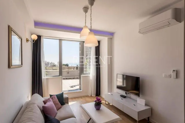 Split, Žnjan - Luksuzan dvosoban penthouse 70 m2 sa terasom