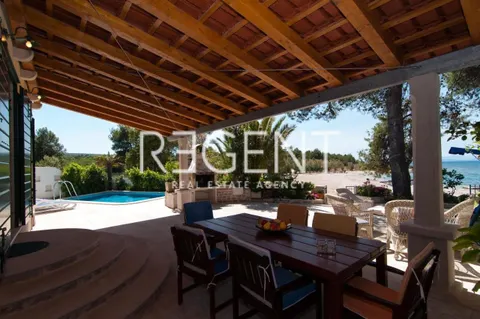 Brač, Mirca - Vila s bazenom uz more 330m2