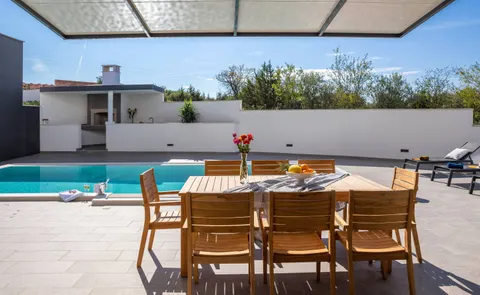 Otok Brač, Milna – Novoizgrađena luksuzna vila od 370m2 s velikim hidromasažnim bazenom
