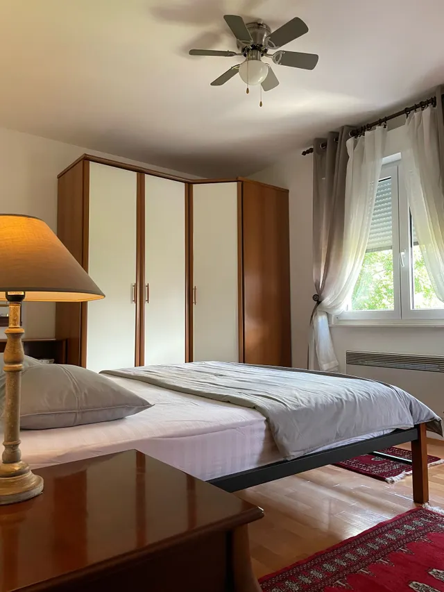 Split, Žnjan - Dvosobni stan sa loggiom i pogledom na more 100 m2