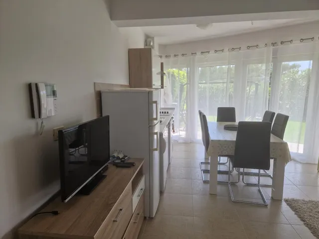 Šibenik, Podsolarsko - Dvosoban stan s vrtom 91 m2