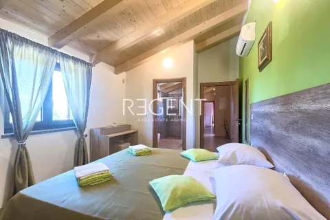 Istra, Tinjan – Prekrasna moderna vila s bazenom 260 m2