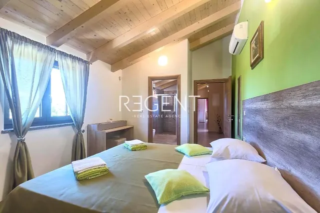 Istra, Tinjan – Prekrasna moderna vila s bazenom 260 m2