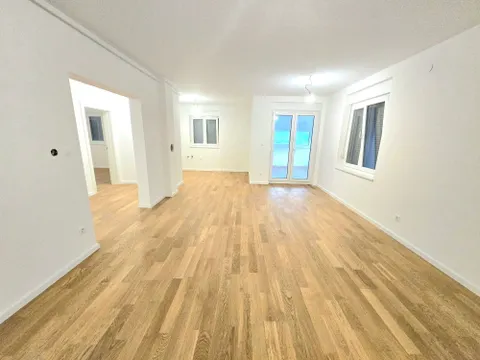 Sveta Nedelja, Kerestinec- Trosoban stan 100 m2