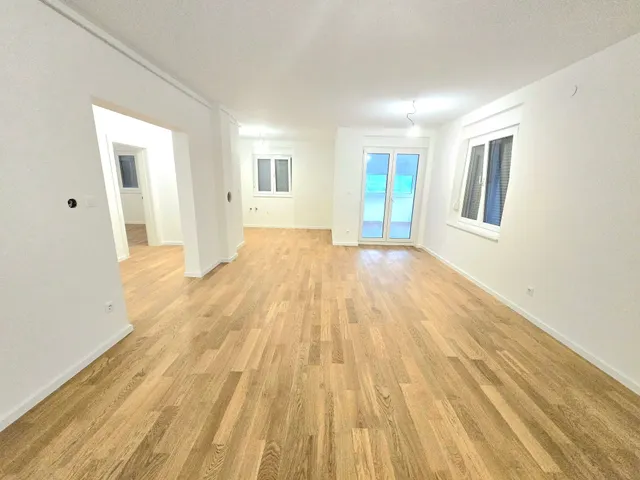 Sveta Nedelja, Kerestinec- Trosoban stan 100 m2