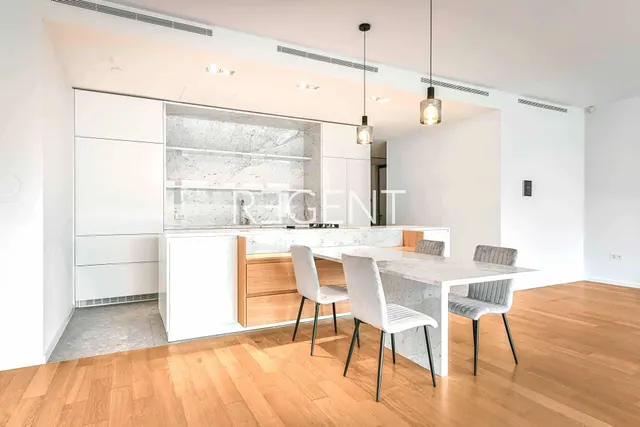 Zagreb, Ban Centar – Trosoban stan 131 m2