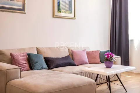 Split, Žnjan - Luksuzan dvosoban penthouse 70 m2 sa terasom