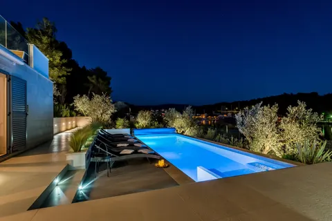 Brač, Milna - Moderna vila prvi red uz more, 264 m2