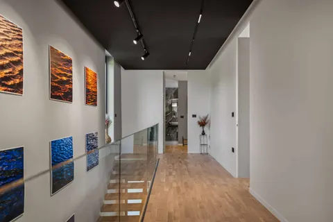 Istra, Grožnjan - Luksuzna dizajnerska vila 682 m2 novogradnja